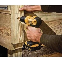DeWalt 20V MAX Cordless Brushed 4 Tool Combo Kit -Makillta Store b5b2d3fa dff8 4146 9444 8244f174eb83